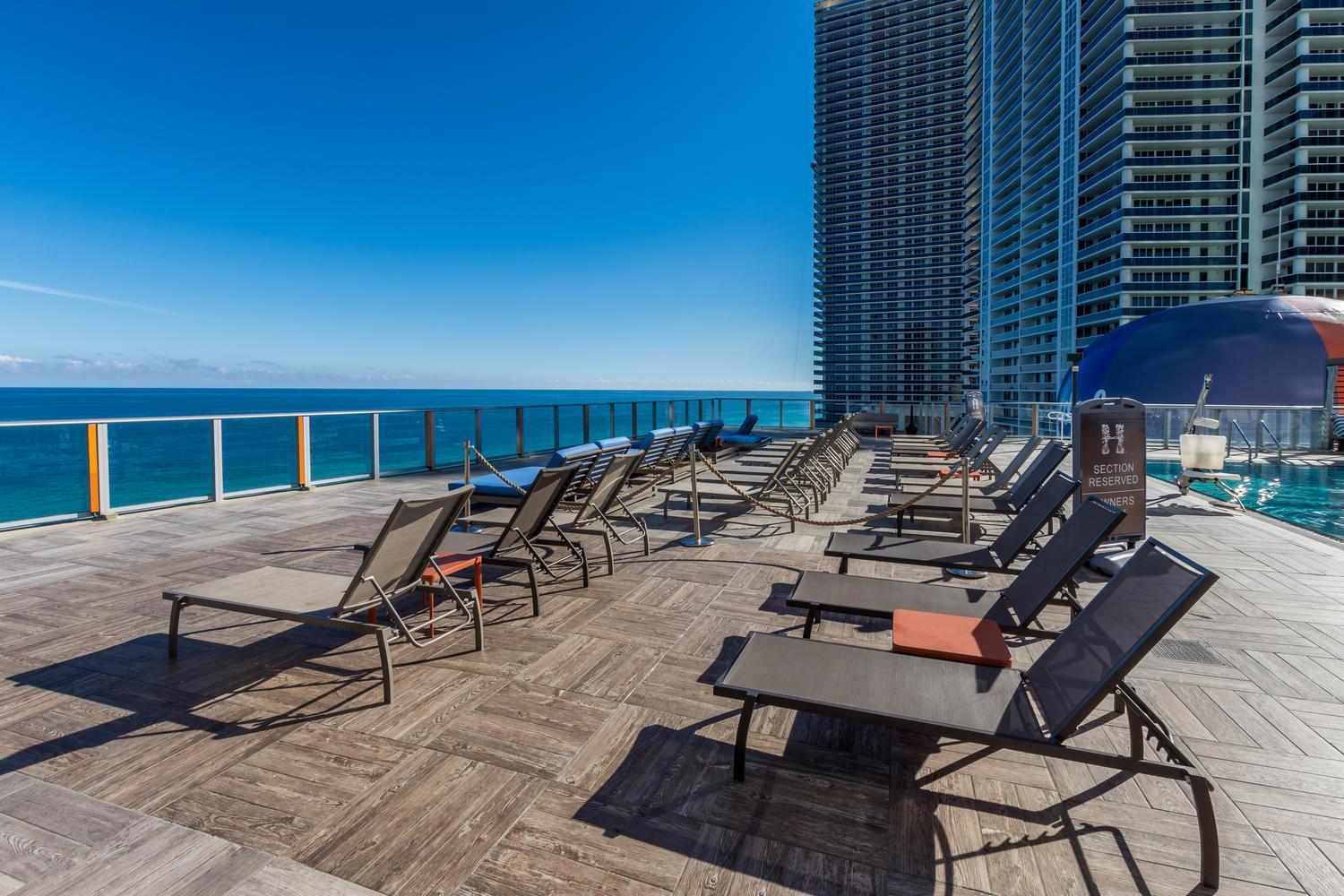 Wake Up To The Sound Of Waves In A Stylish Condo In A Luxury Resort Hollywood Exterior photo