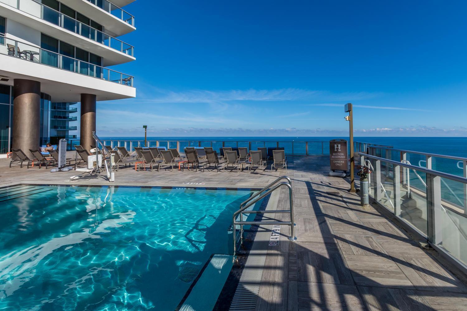 Wake Up To The Sound Of Waves In A Stylish Condo In A Luxury Resort Hollywood Exterior photo