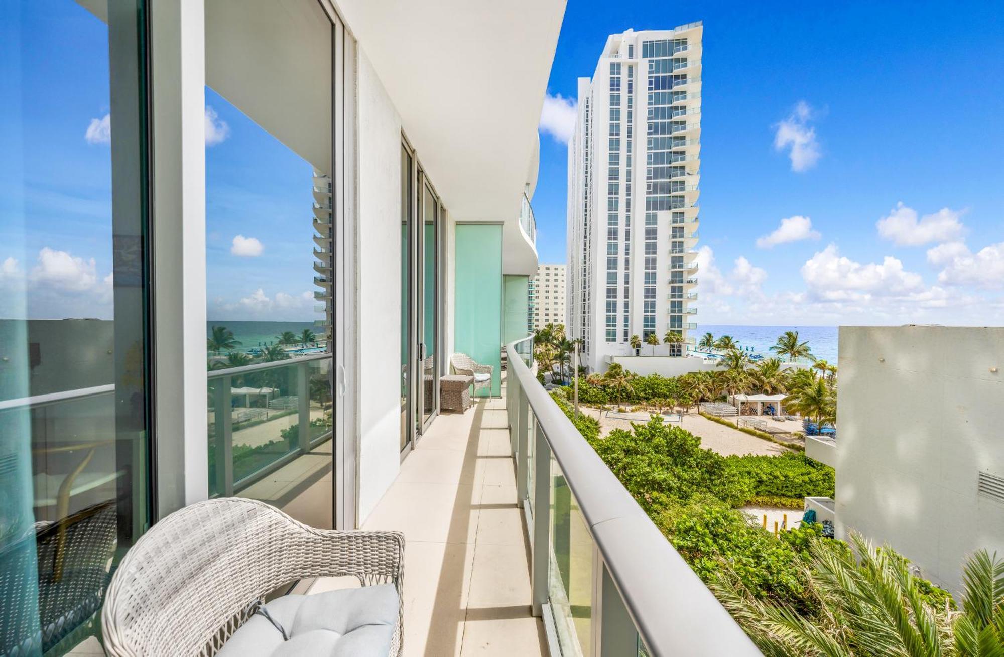 Wake Up To The Sound Of Waves In A Stylish Condo In A Luxury Resort Hollywood Exterior photo