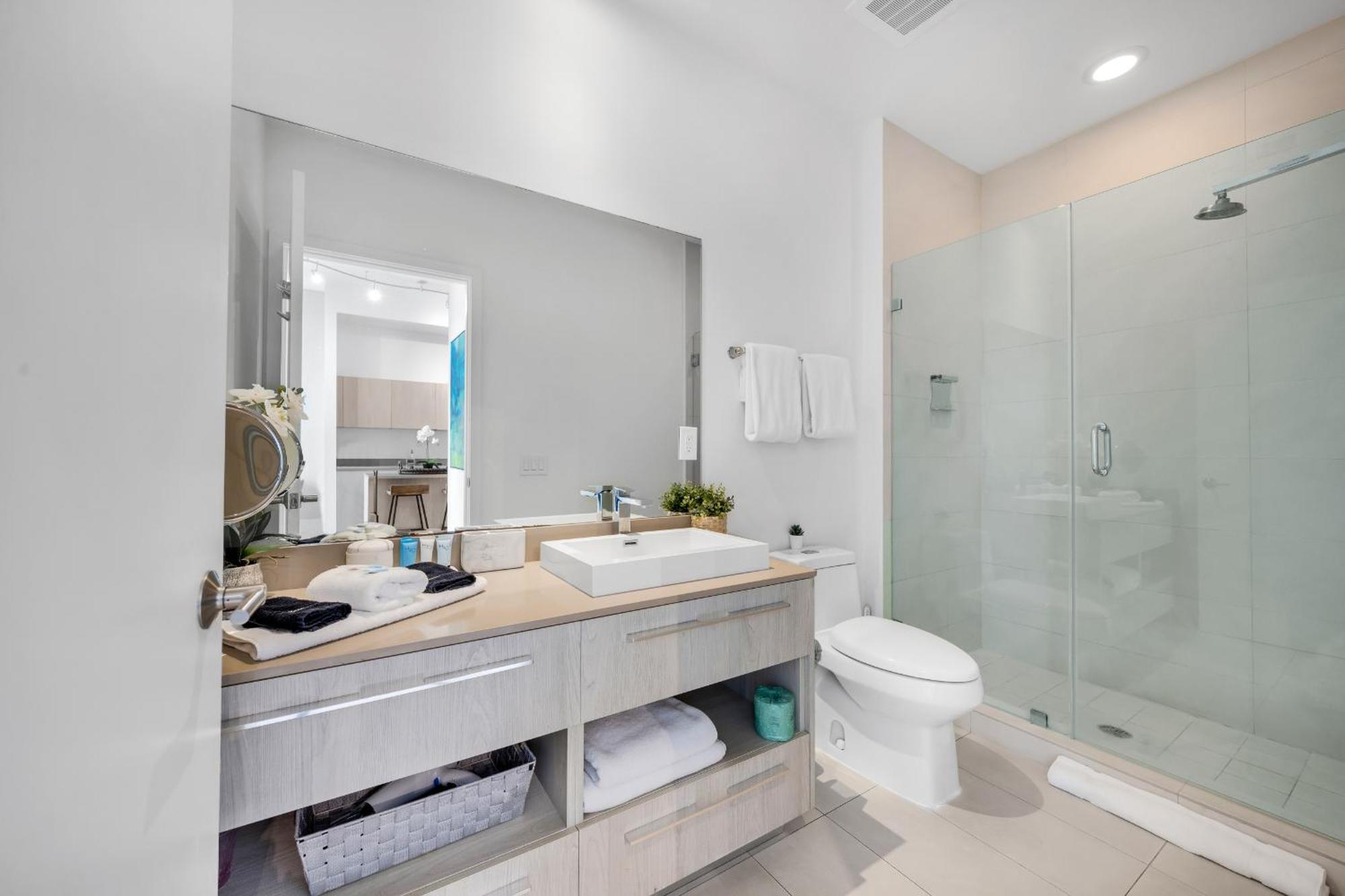 Wake Up To The Sound Of Waves In A Stylish Condo In A Luxury Resort Hollywood Exterior photo