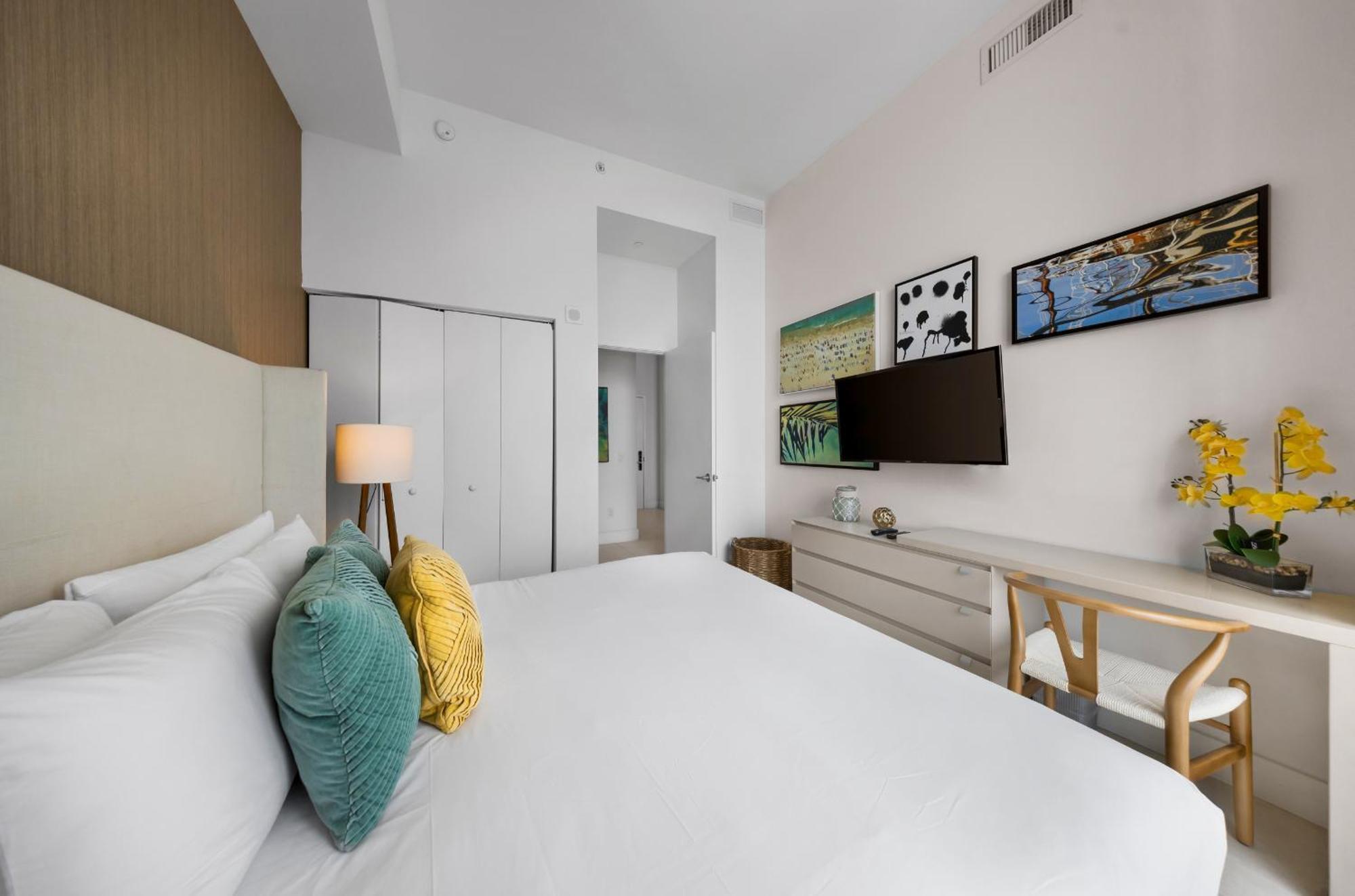 Wake Up To The Sound Of Waves In A Stylish Condo In A Luxury Resort Hollywood Exterior photo