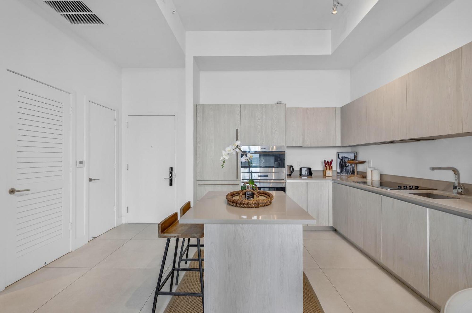 Wake Up To The Sound Of Waves In A Stylish Condo In A Luxury Resort Hollywood Exterior photo