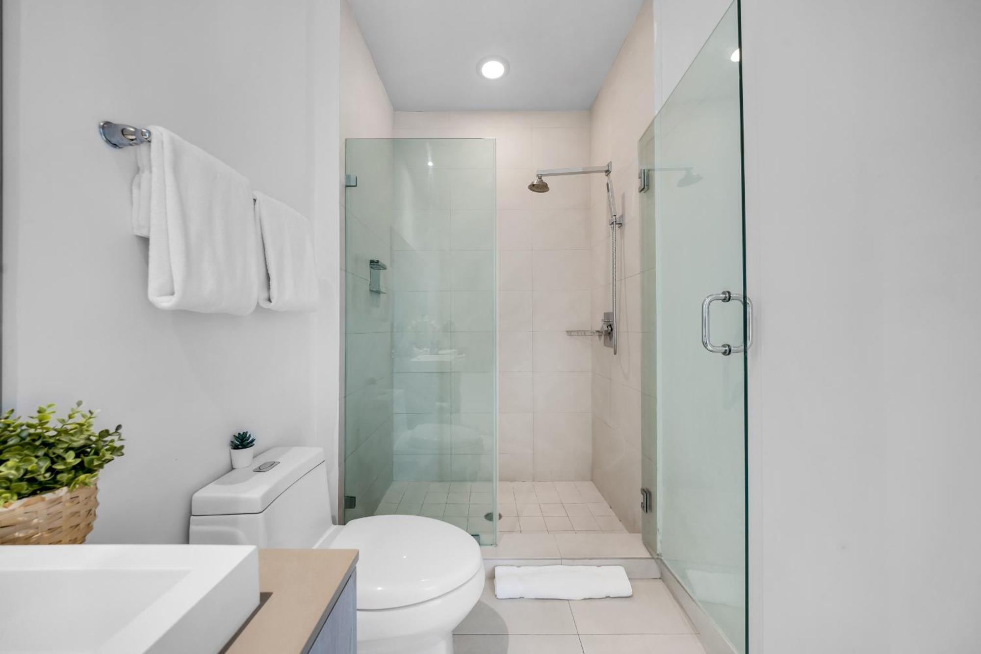 Wake Up To The Sound Of Waves In A Stylish Condo In A Luxury Resort Hollywood Exterior photo